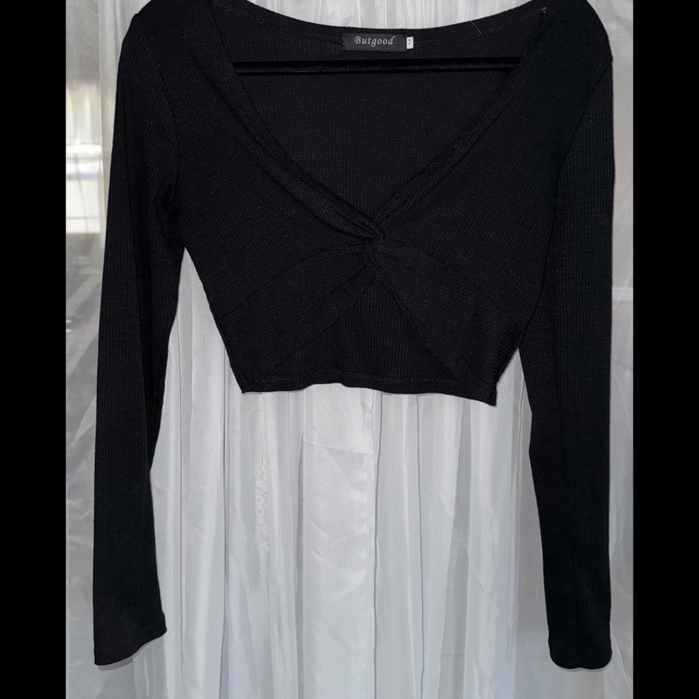 Cropped ribbed + knotted long sleeve